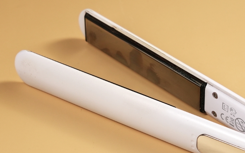 For added protection and even heat distribution, place a thin cloth or parchment paper over the patch