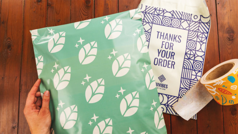 Custom poly mailers significantly enhance the customer unboxing experience