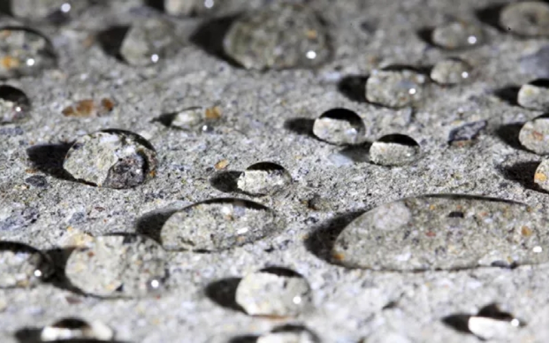 Water droplet test can sometimes distinguish between iron-on and sew-on patches